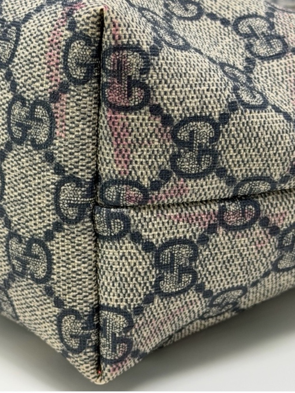 Stuffed Bags with Bonus Items - GUCCI, Juicy, Coach, Longchamp - Picture 9 of 16